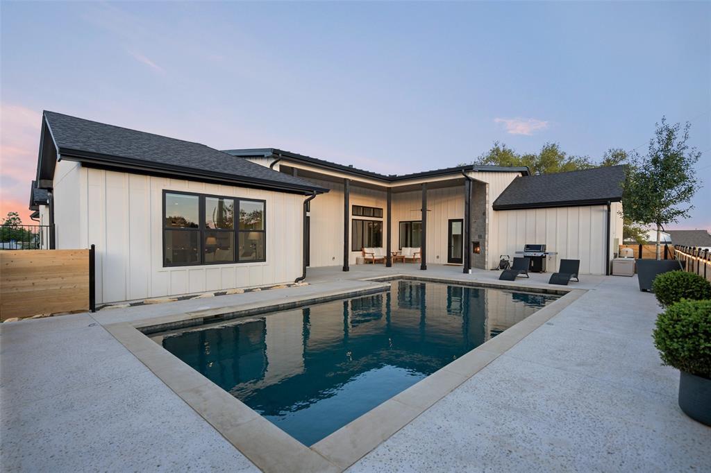 325 Stockman Dr in Dripping Springs, TX - Building Photo