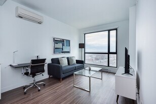 1355 Boul. René-Lévesque O in Montréal, QC - Building Photo