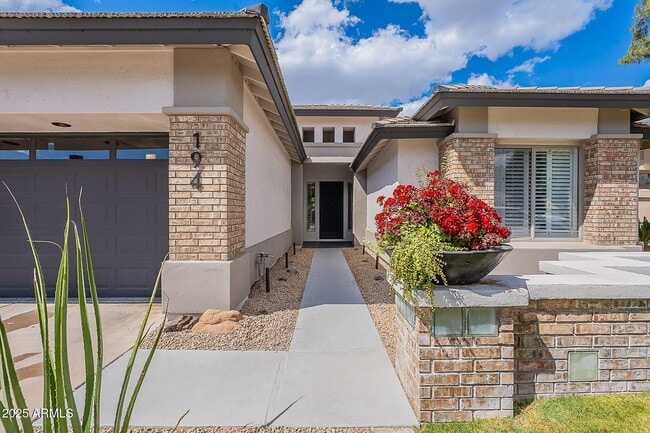 194 W Sunburst Ln in Tempe, AZ - Building Photo - Building Photo