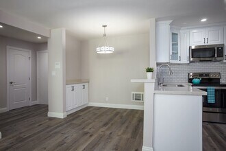 360 S Euclid Ave in Pasadena, CA - Building Photo - Building Photo