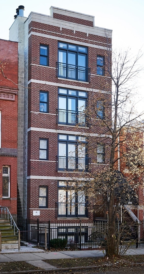 property at 2215 W Monroe St