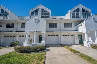 9852 Indian Key Trail in Seminole, FL - Building Photo