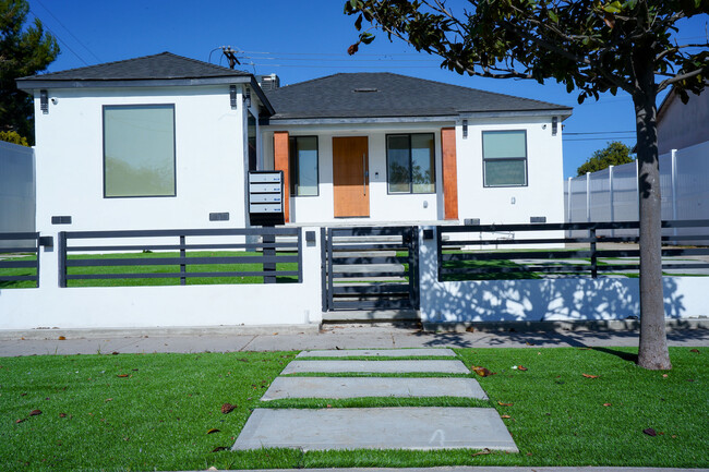 property at 629 W Hillsdale St