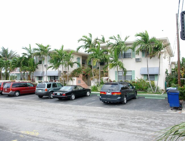 343-345 Palm St in Hollywood, FL - Building Photo - Building Photo