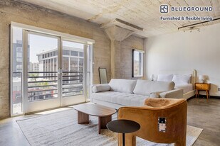 1617 Cosmo St in Los Angeles, CA - Building Photo