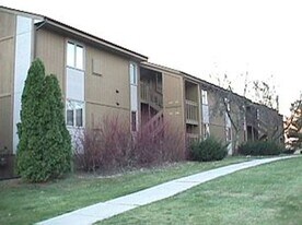 453 Westwinds Dr in Iowa City, IA - Building Photo