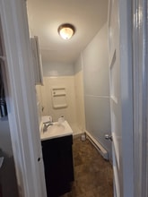 54 Crown St, Unit 2 in Waterbury, CT - Building Photo - Building Photo