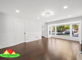 9047 S Cornell Ave in Chicago, IL - Building Photo