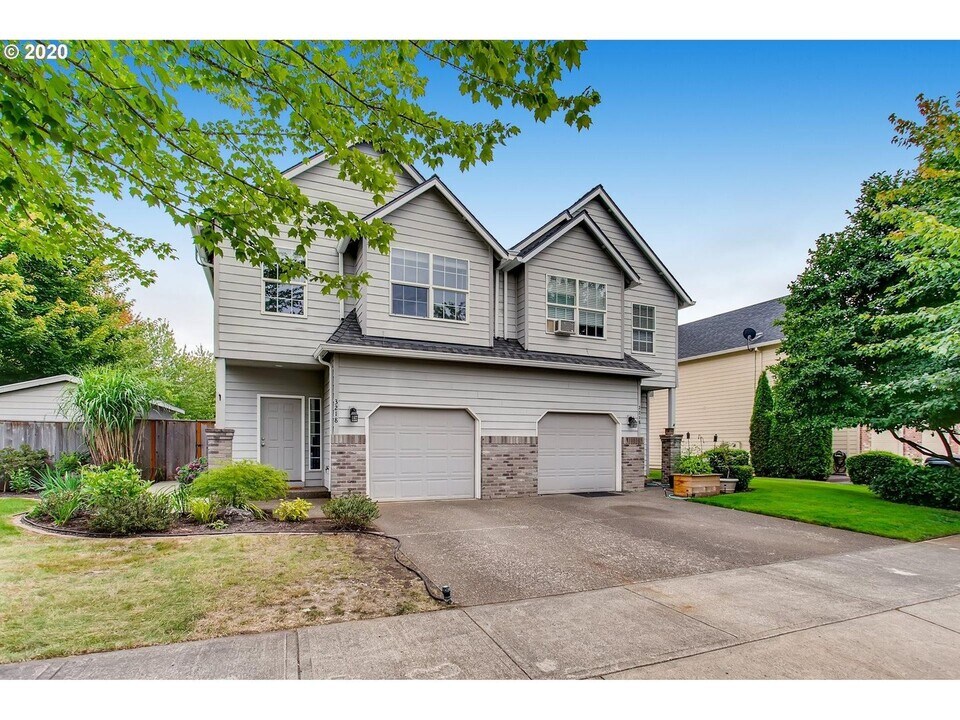 3216-3218 NE 13th Pl in Hillsboro, OR - Building Photo