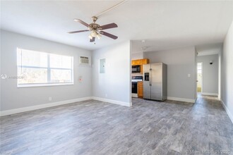 495 NW 43rd Ct in Oakland Park, FL - Building Photo - Building Photo