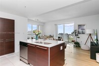 1900 N Bayshore Dr, Unit 2211 in Miami, FL - Building Photo - Building Photo