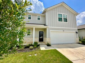 149 Gullivers Dr in Elgin, TX - Foto de edificio - Building Photo