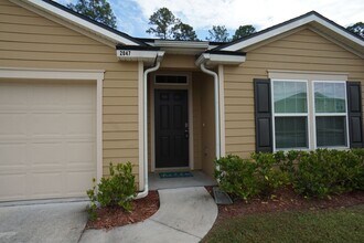2047 April Oaks Dr in Jacksonville, FL - Building Photo - Building Photo
