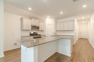 341 Escondido Cir in San Marcos, TX - Building Photo - Building Photo