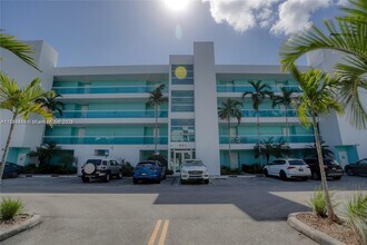 652 NE 63rd St, Unit 206 in Miami, FL - Building Photo - Building Photo