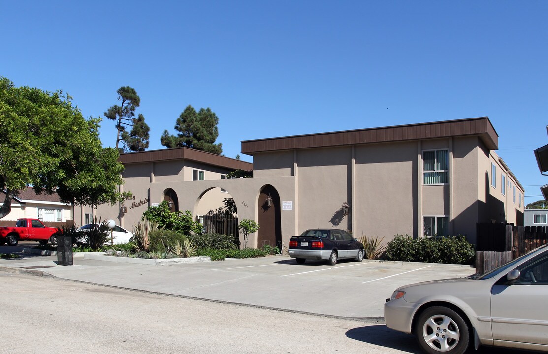Villa Madrid in San Diego, CA - Foto de edificio