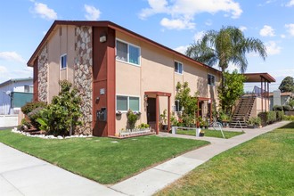 2121 W Brownwood Ave in Anaheim, CA - Building Photo - Primary Photo