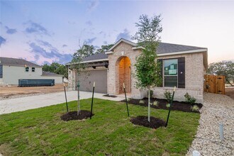 1709 Garlock Dr in Leander, TX - Foto de edificio - Building Photo