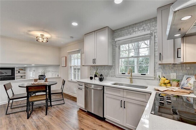 property at 1450 Cedarhurst Dr