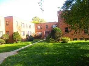 Wilrose Courtyard Apartments in Baltimore, MD - Building Photo - Building Photo