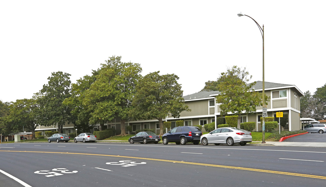 Los Gatos Oaks Apartments in Los Gatos, CA - Building Photo