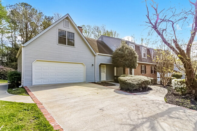 property at 1401 Rhododendron Dr NW