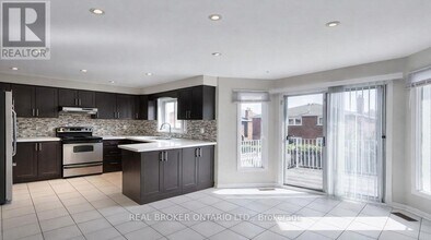 27 Alicewood Dr in Markham, ON - Building Photo - Building Photo