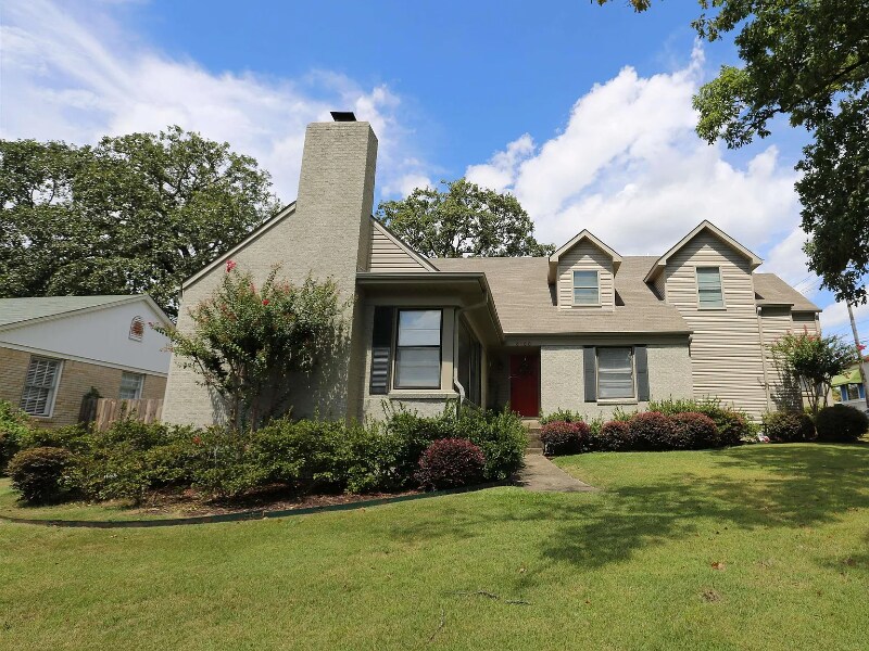 6100 Cantrell Rd in Little Rock, AR - Foto de edificio