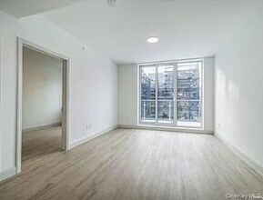 88-56 162nd St, Unit 2D in Queens, NY - Foto de edificio - Building Photo