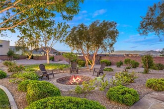 1212 Bunker Hollow Ct in Henderson, NV - Foto de edificio - Building Photo