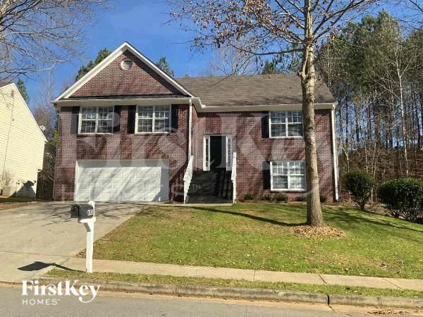 property at 650 Castlebrooke Dr SE