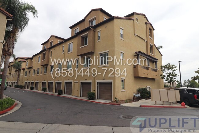 5413 Soho View Ter in San Diego, CA - Foto de edificio - Building Photo