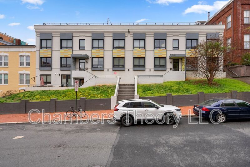 2422 17th St NW in Washington, DC - Building Photo