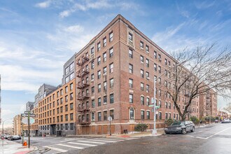 1702 Carroll St in Brooklyn, NY - Foto de edificio - Building Photo