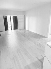 575 Crandon Blvd in Key Biscayne, FL - Building Photo - Building Photo
