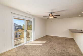 McCormick Manor in West Lafayette, IN - Foto de edificio - Interior Photo