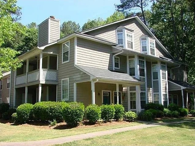 6461 Northridge Way in Morrow, GA - Foto de edificio