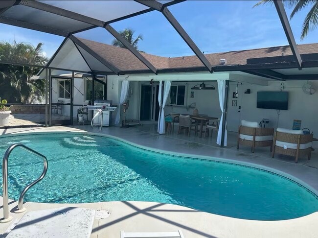 1412 SE 11th Pl in Cape Coral, FL - Foto de edificio - Building Photo