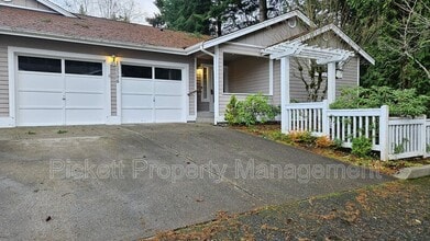 12596 Deer Park Ln NW in Silverdale, WA - Building Photo - Building Photo