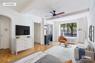 140 E 40th St in New York, NY - Building Photo