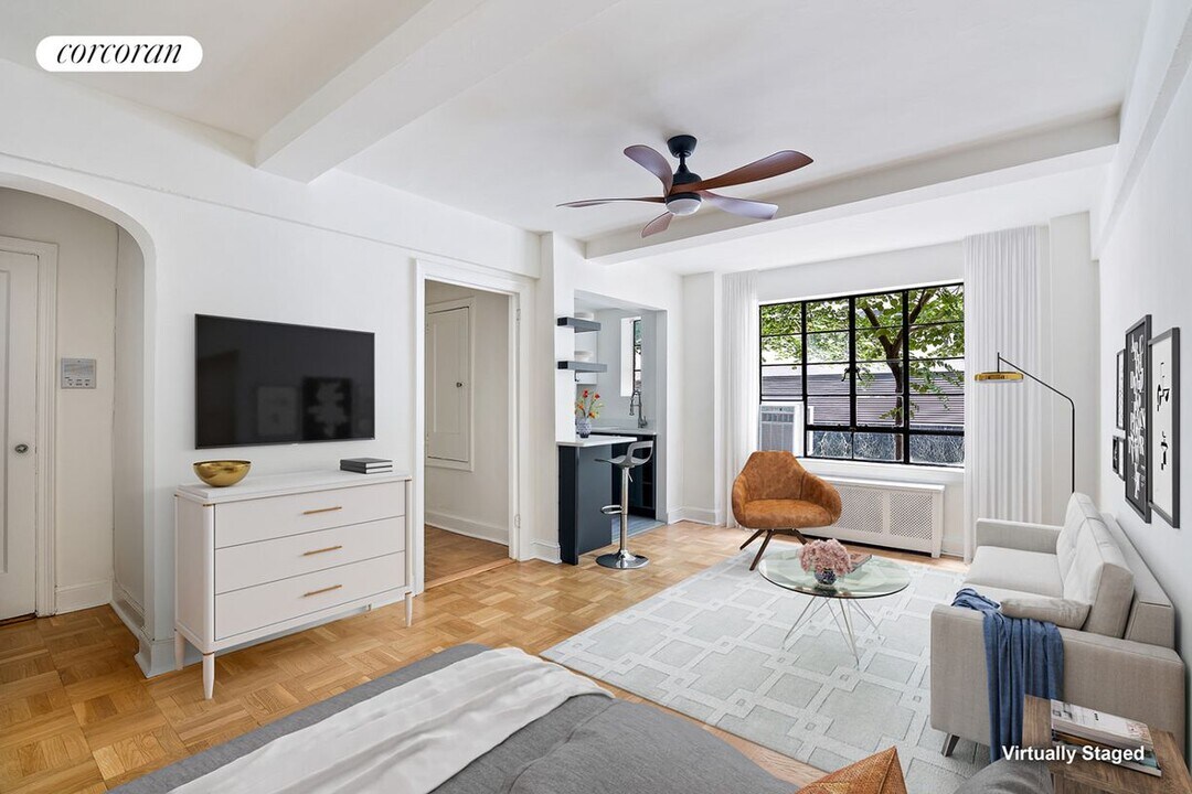 140 E 40th St in New York, NY - Building Photo