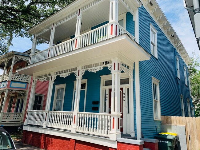 903 Montgomery St, Unit 1