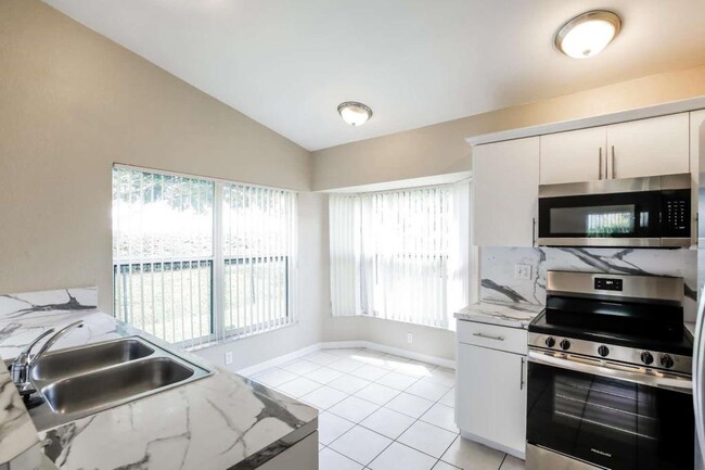 211 NW 187th Ave