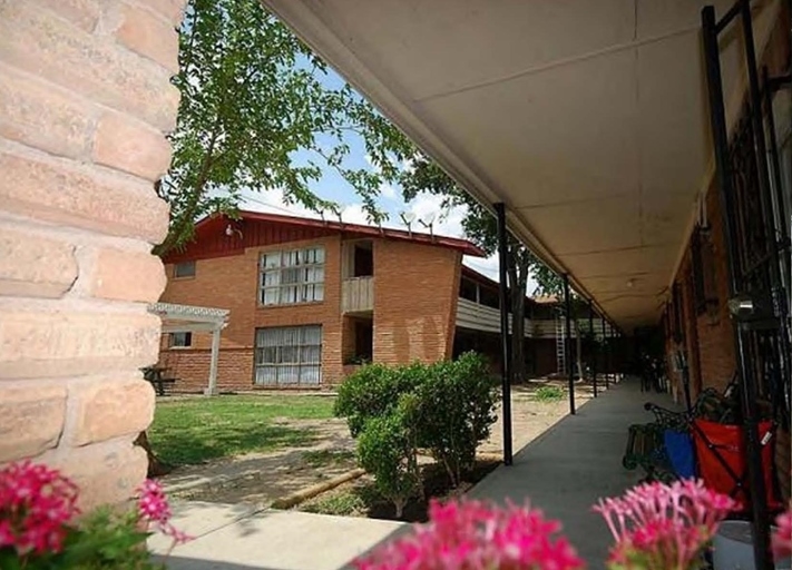 Gulf Gate Manor in Houston, TX - Building Photo