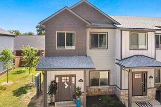 414 NW Retreat Ln in Bentonville, AR - Building Photo - Building Photo