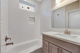 21 Latham St in Houston, TX - Building Photo - Building Photo