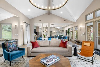 Montrachet Apartment Homes in Lakewood, CO - Foto de edificio - Building Photo