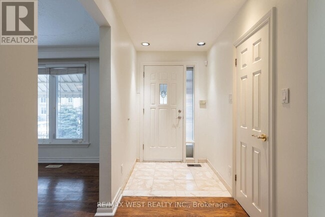 28 Paragon Rd in Toronto, ON - Building Photo - Building Photo