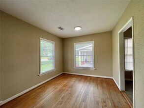 1302 W 5th St in Freeport, TX - Building Photo - Building Photo