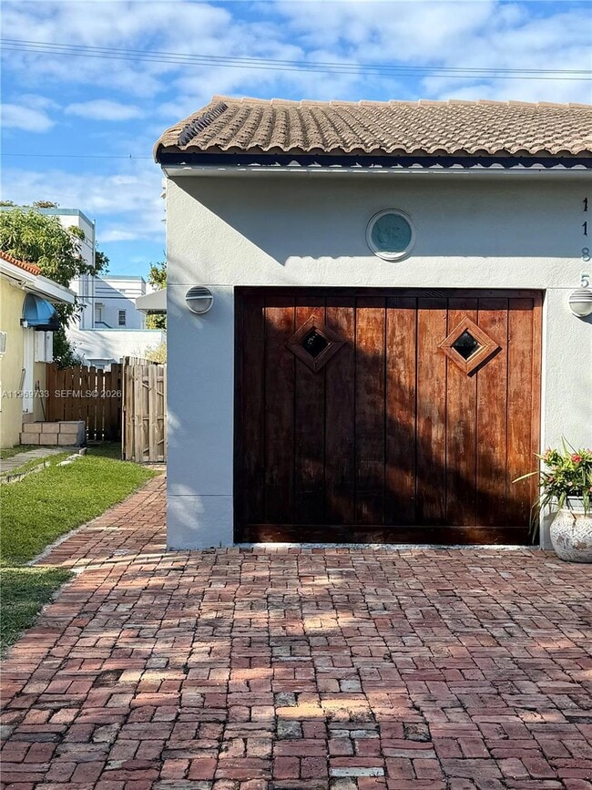 property at 1185 Biarritz Dr